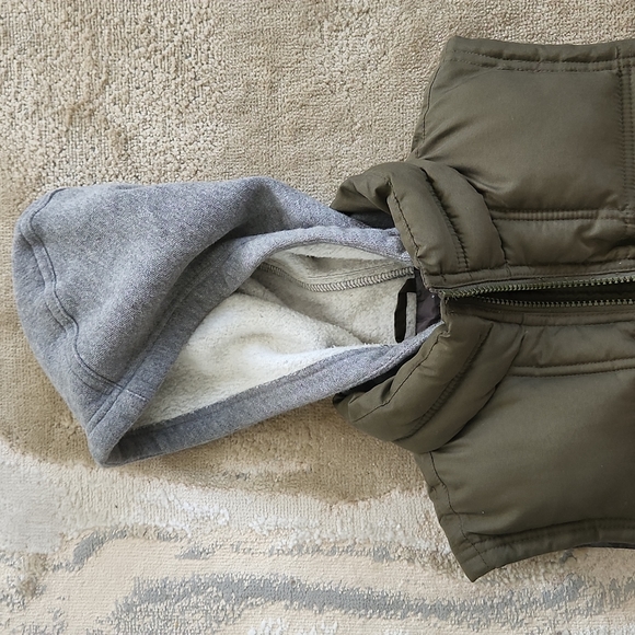 Gap Puffer Vest - Picture 4 of 11